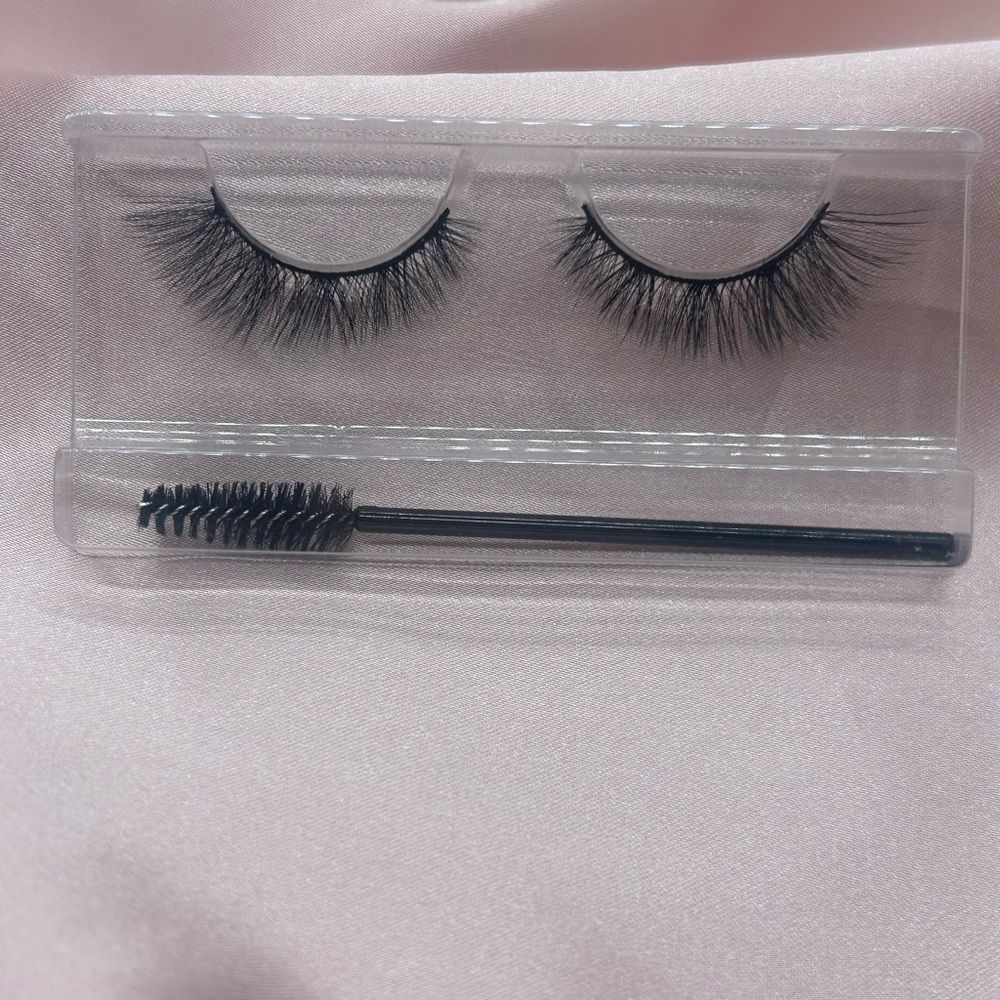 “Hey Love” Strip Lash